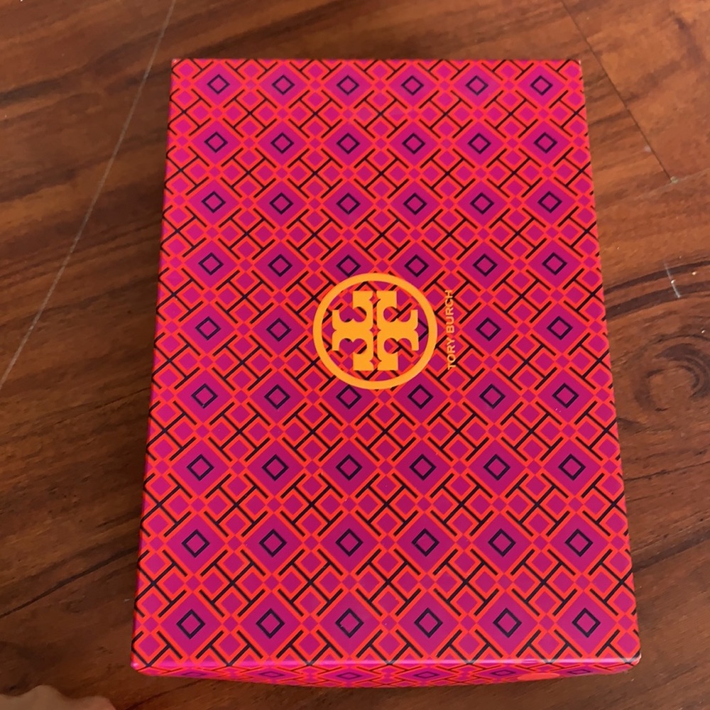 Tory Burch moccasins- sweaty, dirty, filthy, old used shoes worn without socks - Picture 2 of 16